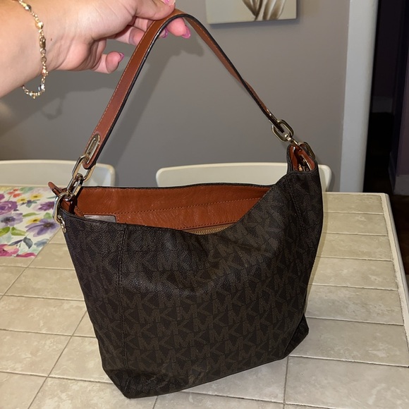 Michael Kors purse - Picture 3 of 6